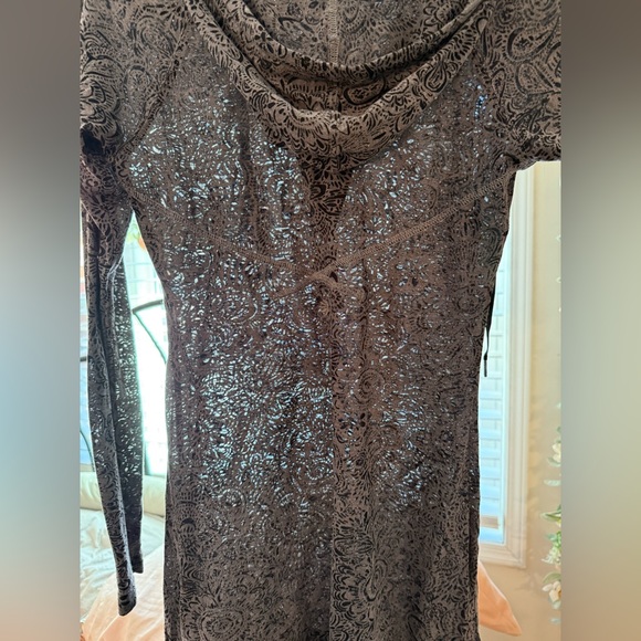 Athleta Sheer Black and Gray Patterned lightweight Hoodie - Picture 4 of 9